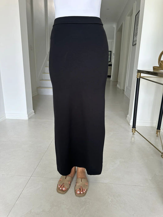 Basic pencil skirt